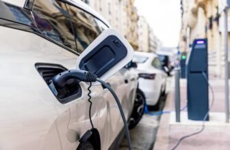 Uber pays drivers $4,000 to modify to an EV